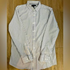 Banana Republic Men’s Slim-fit button dress shirt. Size L